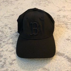 all black fitted baseball cap
